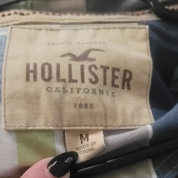 Hollister Men's Plaid Button-Down Shirt in Blue, Green,Gray. Used Couple Times - Picture 2 of 3